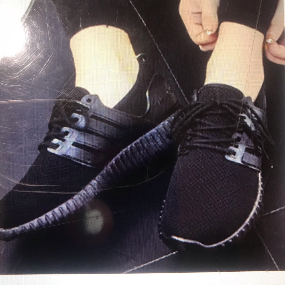 Shose - Picture 3 of 8
